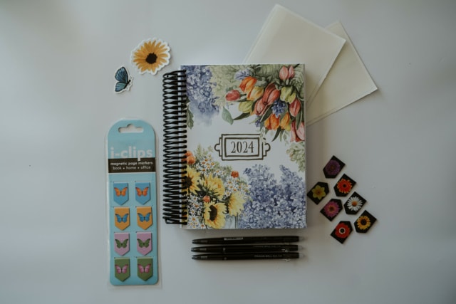 2024 Weekly Planner (Classic) with Nerd Kit