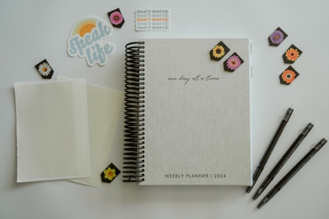 2024 Weekly Planner (Minimal) with Nerd Kit